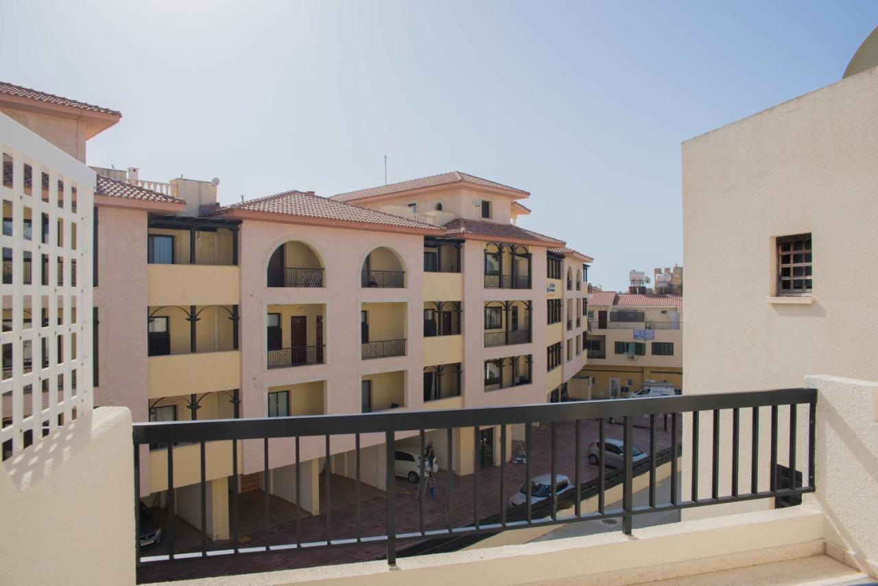 One Bedroom Apartment In Paphos In Good Location Exteriör bild